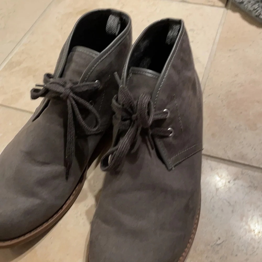 GAP Men's Gray Chukka Boots